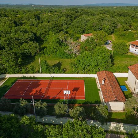 Villa Ortensia Mit Beheiztem Pool By Istrialux Svetvinčenat Kültér fotó