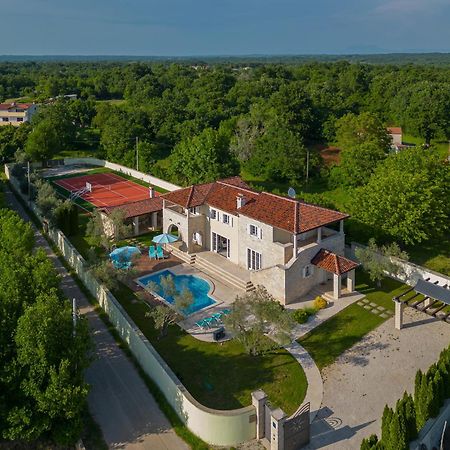 Villa Ortensia Mit Beheiztem Pool By Istrialux Svetvinčenat Kültér fotó